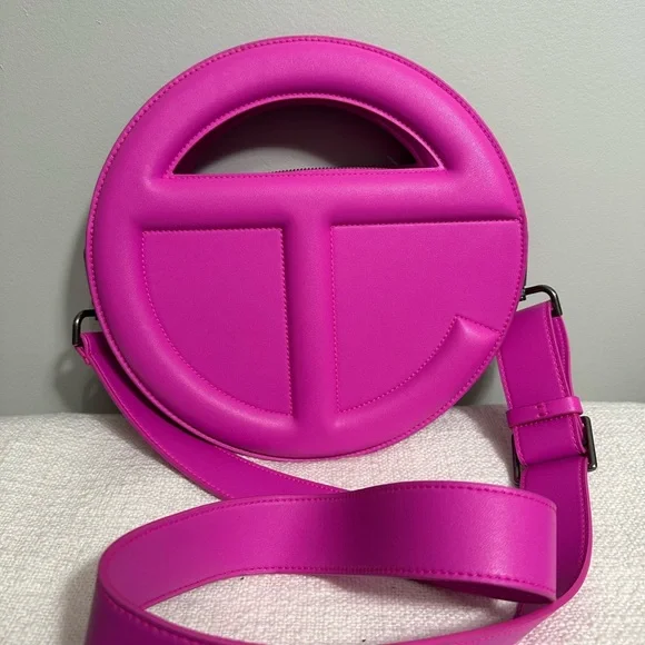 Telfar Circle Bag Azalea Pink – Like New, w/ Dust Bag & Box - Picture 2 of 11
